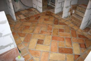 Konyha padló-Lapjával vágott téglával