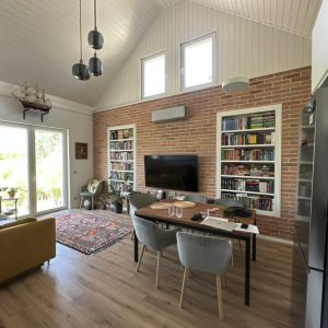 Vörös homokfújt tégla szelet