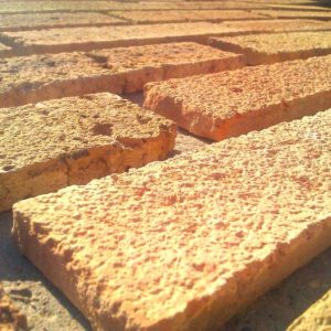 Homokfújt tégla szelet sárga színben