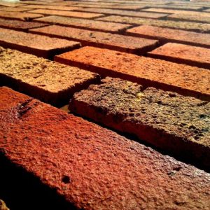 Homokfújt tégla szelet vörös színben