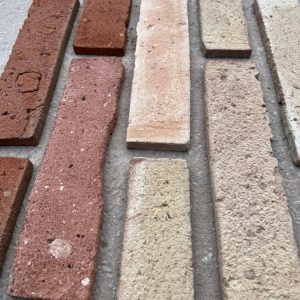 Homokfújt tégla szelet vegyes színben