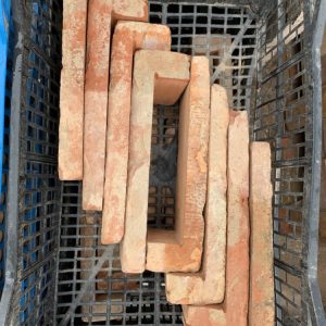 Tégla párkányelem